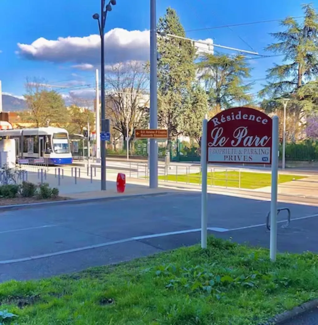 Homey Street - Parking - Proche Geneve Annemasse